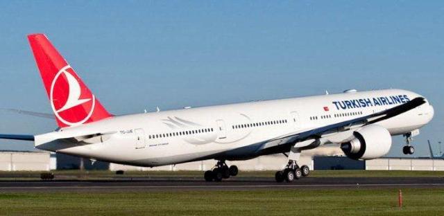 THY TORONTO UÇAĞI VARŞOVA’YA ACİL İNDİ!