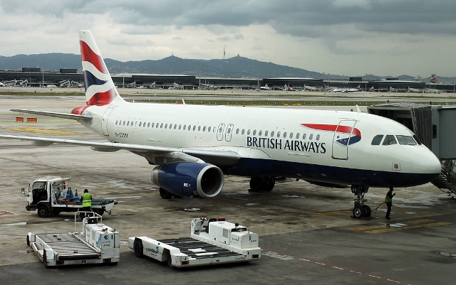 ANNE VE ÇOCUKLARINI UÇAKTAN ATTILAR