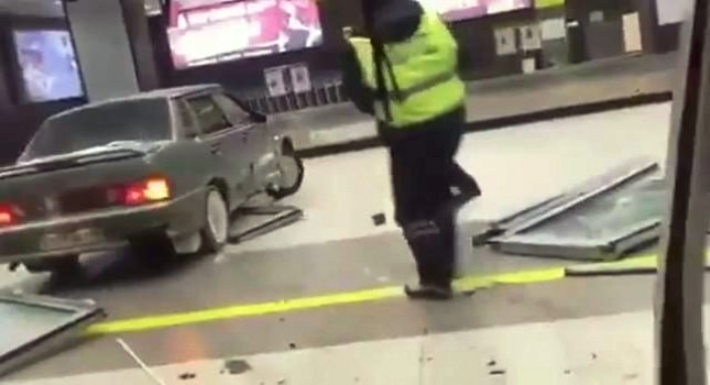 ARABAYLA HAVALİMANINDA TERÖR ESTİRDİ (VİDEOLU)