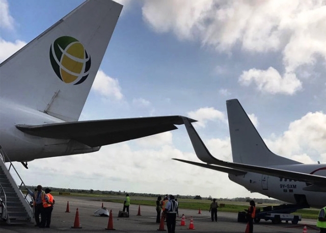 İKİ UÇAK YERDE ÇARPIŞTI