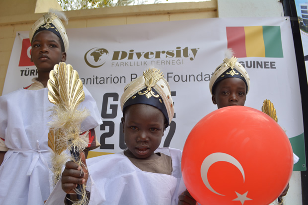 GİNE’DE 775 ÇOCUĞUN SÜNNET SEVİNCİ