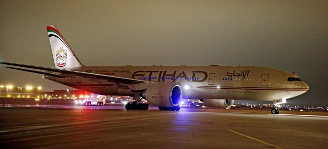 ETIHAD UÇAĞI ASKERİ ÜSSE İNDİRİLDİ