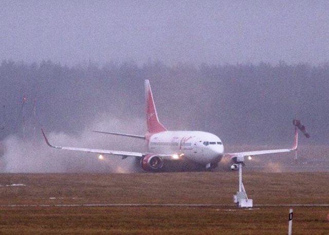 ÜNLÜ SPORCULARI TAŞIYAN UÇAK PİSTTEN ÇIKTI