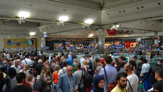 ATATÜRK HAVALİMANI’NDA YÜZLER GÜLÜYOR