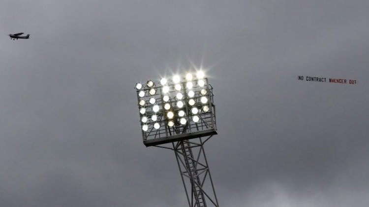 İSTİFA ETSİN DİYE UÇAK KALDIRDILAR!