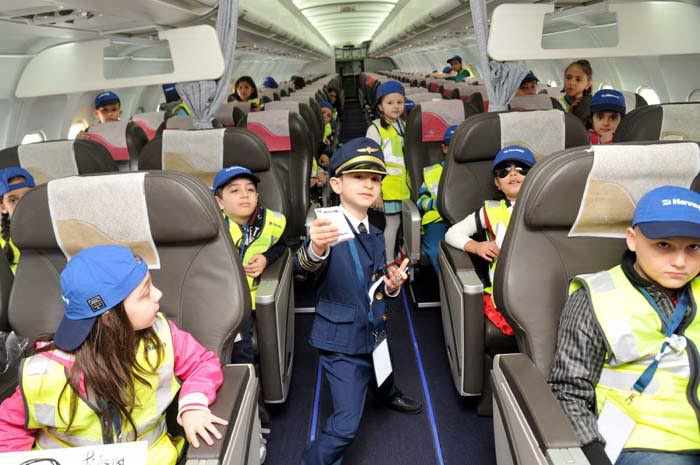 ÇOCUKLAR UÇAĞA BİNDİ!