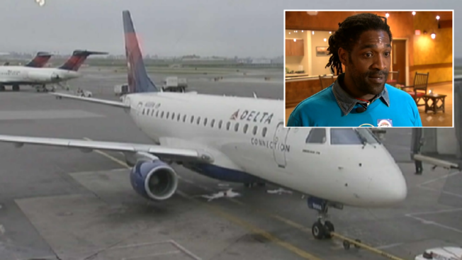 TUVALETE GİTTİ DİYE UÇAKTAN ATTILAR!