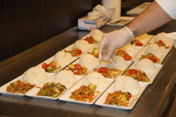 THY CIP SALONUNDA UZAKDOĞU YEMEKLERİ