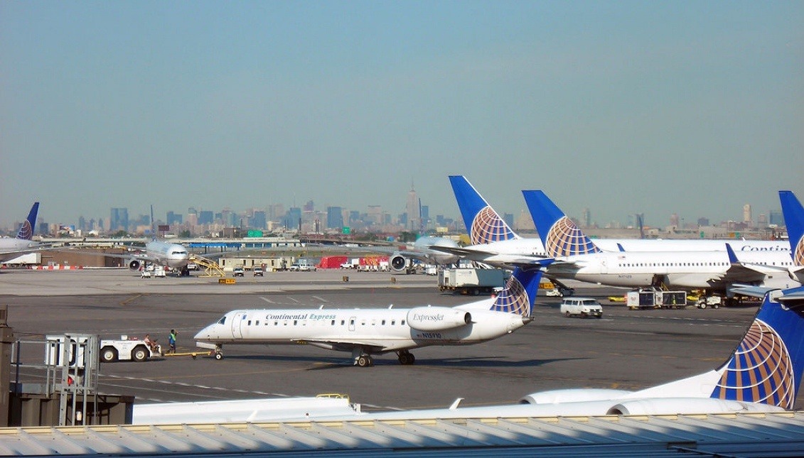 HAVALİMANINDA DÜDÜKLÜ TENCERE ALARMI!