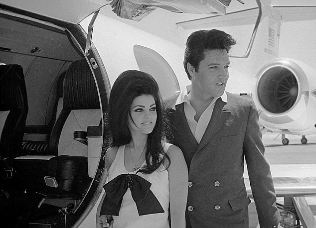 ”KRAL”IN UÇAĞI 430 BİN DOLARA SATILDI