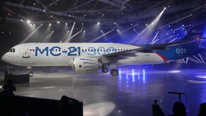 RUSYA’NIN YOLCU UÇAĞI İLK UÇUŞUNU YAPTI