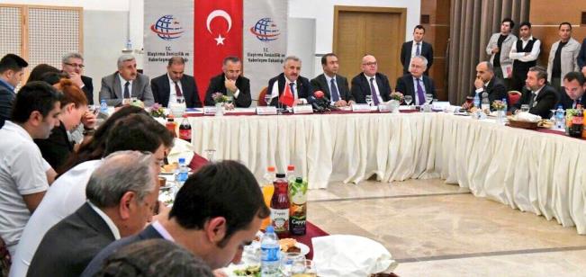 ARSLAN, ULAŞTIRMA MUHABİRLERİYLE İFTARDA BULUŞTU