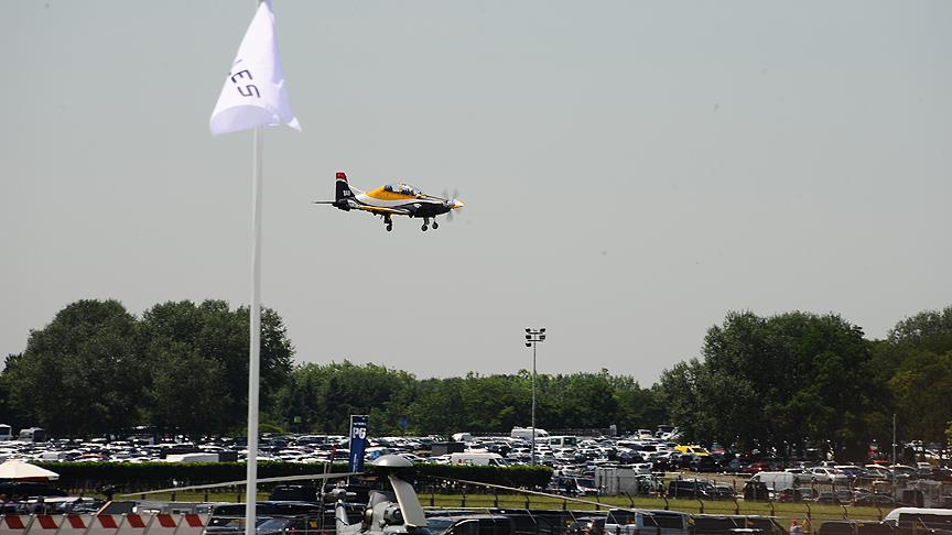 PARİS SEMALARINDA İLK YURT DIŞI GÖSTERİSİNİ YAPTI