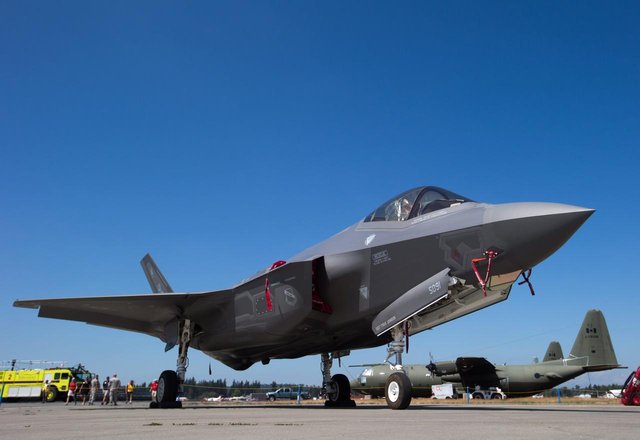 F-35 PARİS’TE KENDİNİ HAYRAN BIRAKTI!