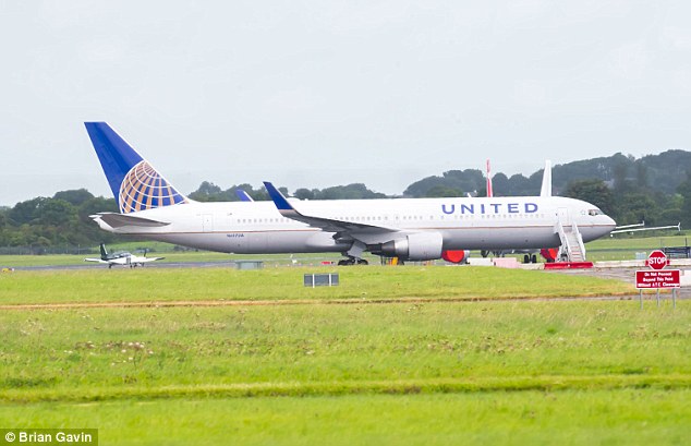 UNITED UÇAĞINDA 10 KİŞİ YARALANDI!