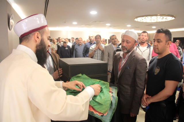 ATATÜRK HAVALİMANANI’NDA SAKAL-I ŞERİF HEYECANI!