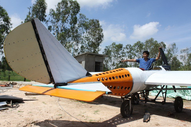 YOUTUBE VİDEOLARINI İZLEYEREK UÇAK YAPTI!