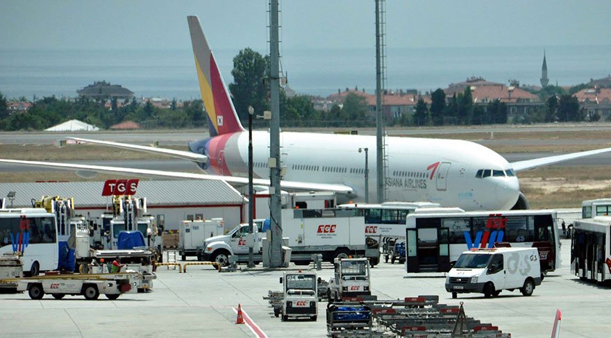 GÜNEY KORE UÇAĞI AHL’YE ZORUNLU İNİŞ YAPTI