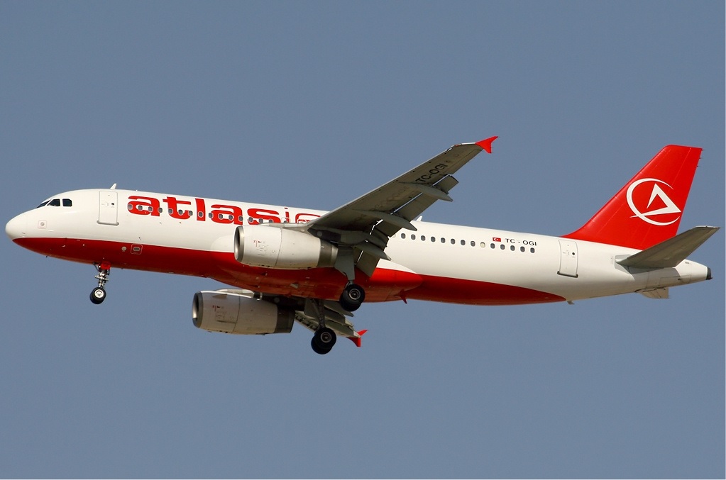 HAVADA KOKPİT CAMI ÇATLADI!