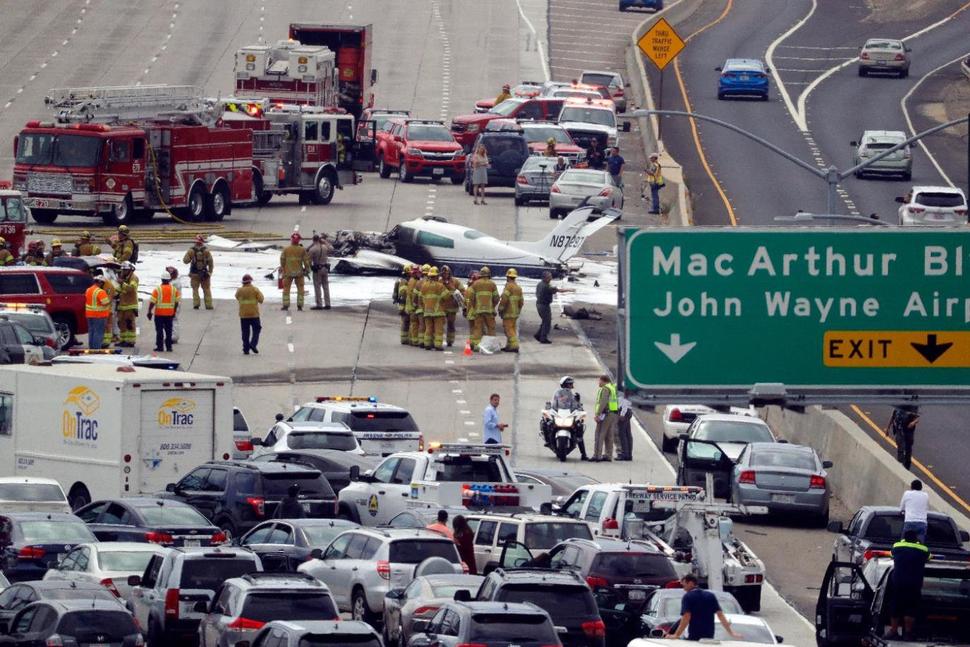 KALİFORNİYA’DA UÇAK DÜŞTÜ!