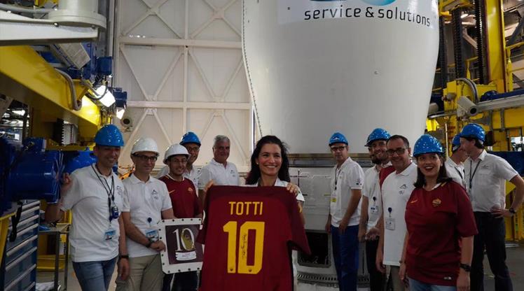 ROMA TOTTİ’NİN FORMASINI UZAYA GÖNDERDİ!