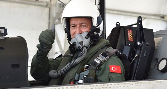 GENELKURMAY BAŞKANI AKAR F-16 İLE UÇTU!