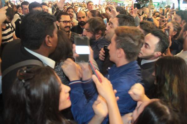 ATATÜRK HAVALİMANI’NDA AAMİR KHAN İZDİHAMI!