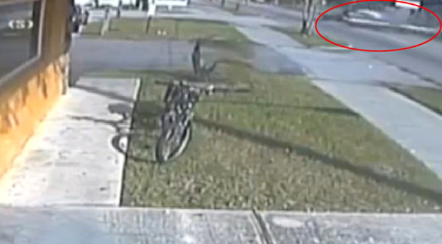 UÇAK KARAYOLUNA İNDİ (VİDEOLU)