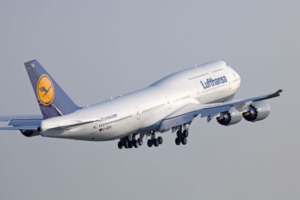 LUFTHANSA DOHA UÇUŞLARINI DURDURUYOR!