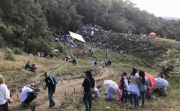 KOLOMBİYA’DAKİ UÇAK KAZASI KURBANLARI UNUTULMADI!