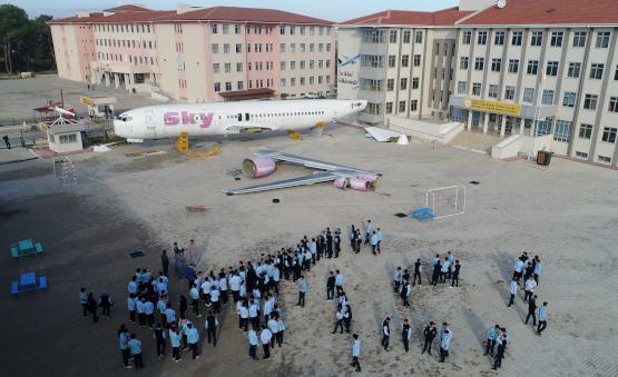 PİSTLERDEN OKUL BAHÇESİNE…