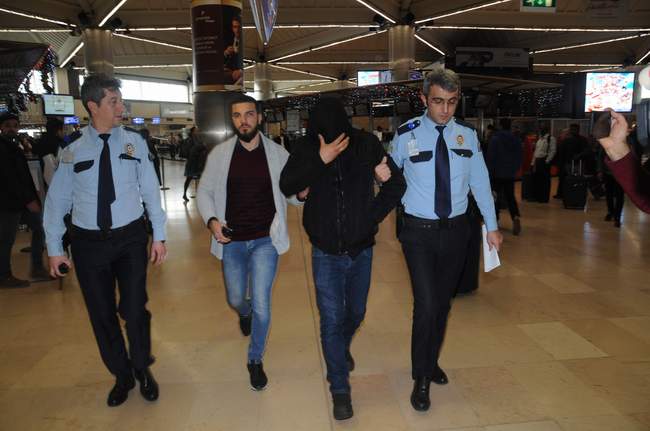 BİLETSİZ UÇAĞA KADAR GİTTİ!