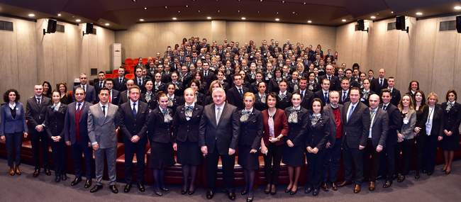 BİLAL EKŞİ,KABİN MEMURLARI İLE BİR ARAYA GELDİ!