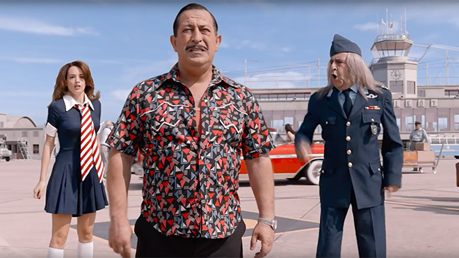 FİLMİNDE UÇAĞA SİGARA İLE BİNEN CEM YILMAZ’A SUÇ DUYURUSU!