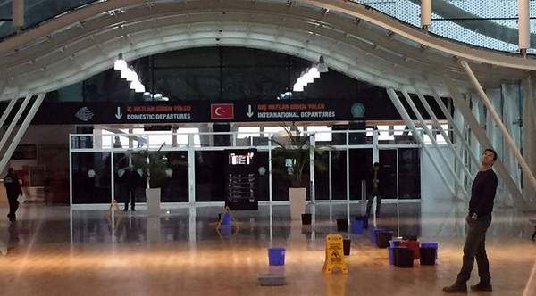 HATAY HAVALİMANI’NDA YAĞMURA KOVALI ÇÖZÜM!