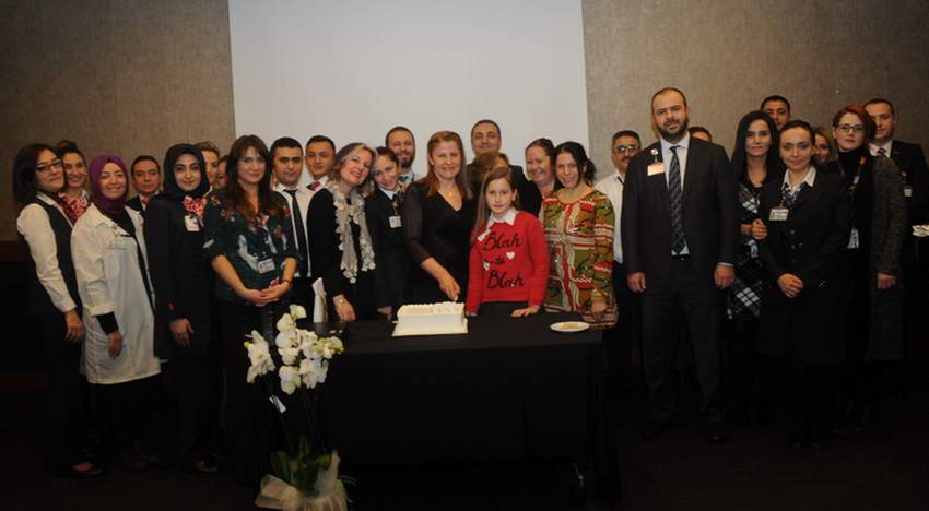 EMEKLİ OLAN ARKADAŞLARI İÇİN PASTALI UĞURLAMA!