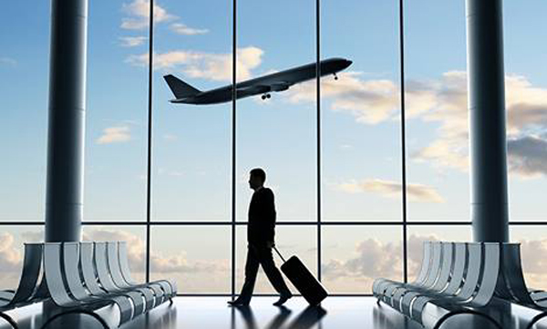 UÇUŞU BİR GÜN ÖNCEYE ALINAN YOLCU TAZMİNAT KAZANDI