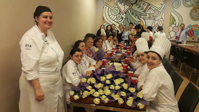 BTA,KADINLARINA PASTALI KUTLAMA!