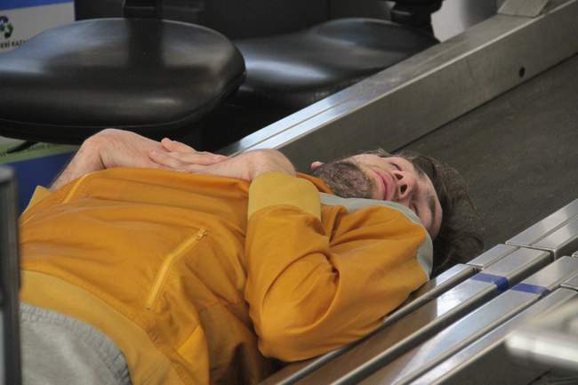 YARDIM ETMEK İSTEYENLER HAVALİMANI SANTRALİNİ KİLİTLEDİ!