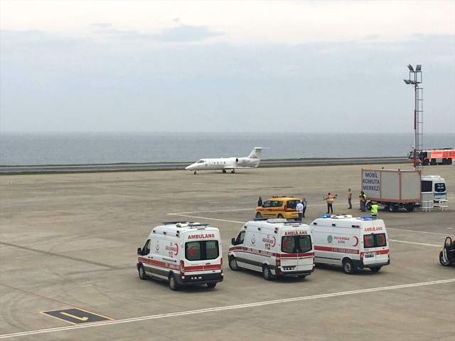 AMBULANS UÇAK ACİL İNİŞ YAPTI