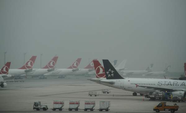 İSTANBUL’DA SİS HAVA ULAŞIMINI ETKİLEDİ!