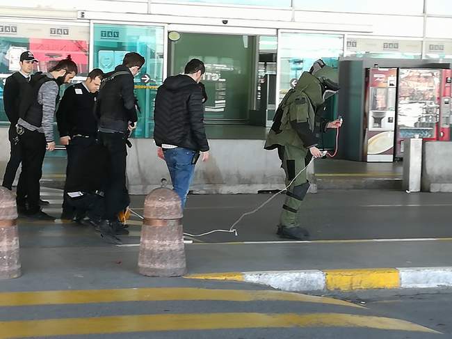 ATATÜRK HAVALİMANI’NDA ŞÜPHELİ PAKET ALARMI!