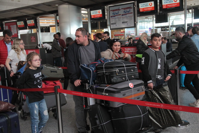 ATATÜRK HAVALİMANI’NDA 23 NİSAN YOĞUNLUĞU!