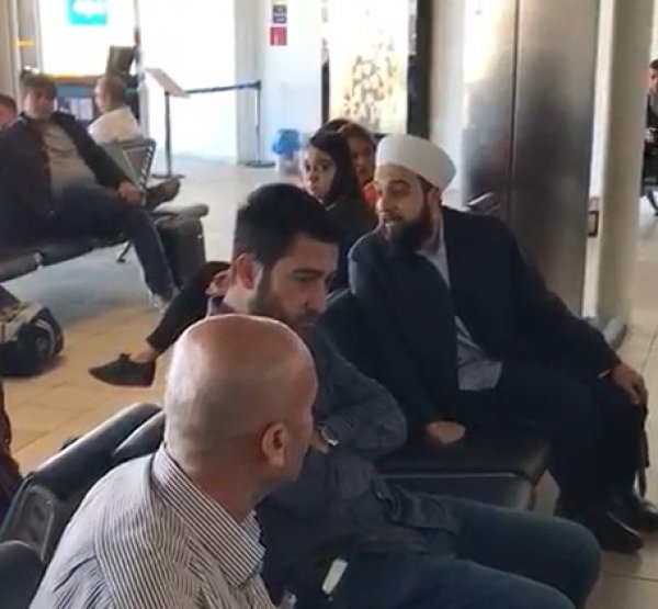 HAVALİMANI’NDA SARIKLI VATANDAŞA SÖZLÜ TACİZ