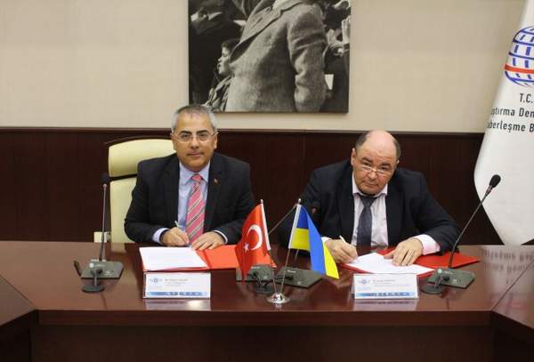 TÜRKİYE İLE UYRAYNA YENİ UÇUŞLAR İÇİN ANLAŞTI