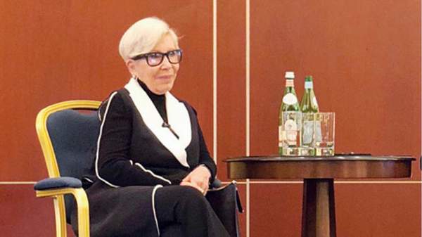 ÜNLÜ MODACI FENDİ’DEN THY VE SİMİTE ÖVGÜ