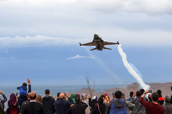 SOLOTÜRK, AĞRI’DA NEFESLERİ KESTİ