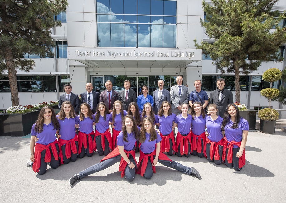 DHMİ VOLEYBOL TAKIMI OCAK’I ZİYARET ETTİ