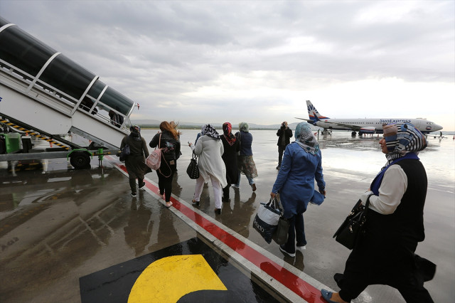 TEMİZLİĞİNİ YAPTIKLARI UÇAKLA İLK KEZ UÇTULAR