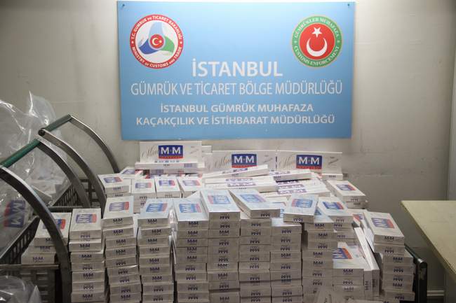 ATATÜRK HAVALİMANI’NDA 10 BİN PAKET SİGARA YAKALANDI!